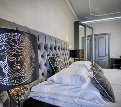 Двухместный номер Superior с балконом и с видом на море двуспальная кровать в Exclusive Hotel&Apartments