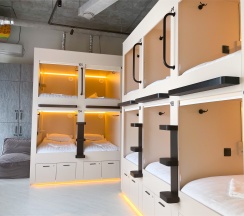 Одноместная капсула в мужской зоне (верх) в Deep Hotels