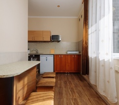 Стандарт с двуспальной кроватью и кухней ( на два номера ) для 2 гостей в Дельфин парк