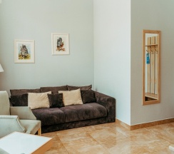 Люкс двухкомнатный в Alm house