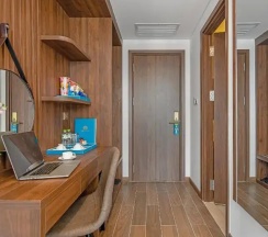 Двухместный номер Deluxe с балконом (двуспальная кровать) в Gold Plaza Hotel Da Nang