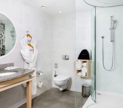 Двухместный номер Улучшенный с видом на город двуспальная кровать в Hampton by Hilton Minsk City Centre