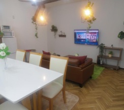 Коттедж с 5 комнатами в Nao's House USJ