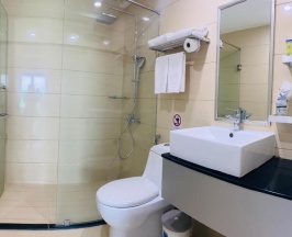 Трёхместный номер Deluxe с балконом и с видом на море в Blue Pearl Hotel
