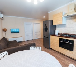 Люкс с кухней-столовой в Уютный Дом