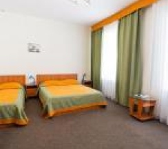 Номер комфорт с 1 односпальной и 1 двуспальной кроватью в Валенсия