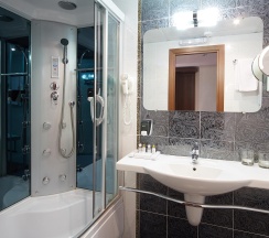 Номер люкс с 1 двуспальной кроватью в Azimut Отель Ставрополь