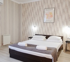 Трехместный номер с двуспальной и односпальной кроватью в Новый город