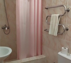 Номер стандарт с 2 односпальными и 1 двуспальной кроватью в Оптима