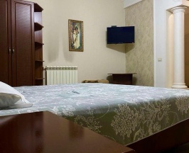 2-местный 2-комнатный номер улучшенный с 1 двуспальной кроватью в Адам