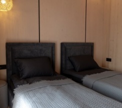 Двухкомнатное семейное Шале с террасой и видом на горы в Home-Olkhon