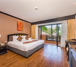 Двухместный номер с видом на бассейн двуспальная кровать в Princess Kamala Beachfront Hotel