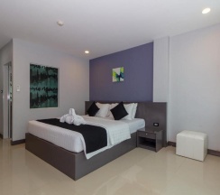 Двухместный номер Superior с видом на море двуспальная кровать в Modern Living Hotel