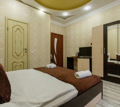 Трёхместный номер с видом на горы и сад в Skayfom