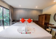 Двухместный номер Comfort с видом на сад двуспальная кровать в J4 Hotel Samui