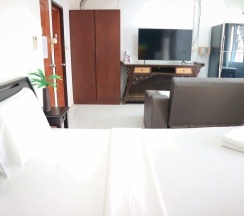 Двухместный номер Deluxe с балконом двуспальная кровать в Sunshine Guest House