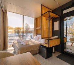 Зеркальный дом Премиум с ванной в Резиденция Северное Сияние