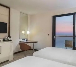 Двухместный номер Guest с балконом и с видом на море (2 отдельные кровати) в Hilton Batumi