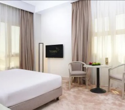Двухместный полулюкс Executive (двуспальная кровать) в Triumph Plaza Hotel
