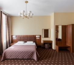 Апартаменты с просторной спальней, обеденной зоной и балконом в My Favourite Garden Hotel