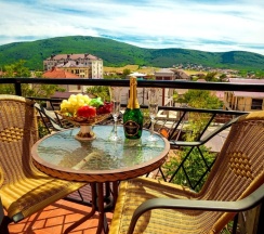 2х комнатный номер  с балконом на 4 этаже в Прага