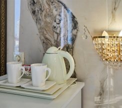 Студия Панорамная улучшенная с балконом, мини кухней и видом на город и море в Амбассадор