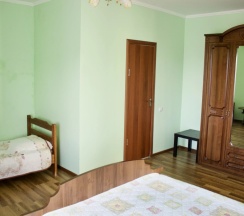 Трёхместный номер Standard с балконом и с красивым видом из окна в Гостевой дом