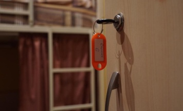 Кровать в 6-местном общем номере в High level