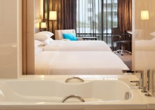 Двухместный номер Deluxe в Four Points by Sheraton Bangkok, Sukhumvit 15