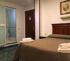 Двухместный номер Standard двуспальная кровать в Hostal Conchita Legazpi