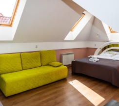 улучшенный четырехместный с ванной комнатой в Relax88