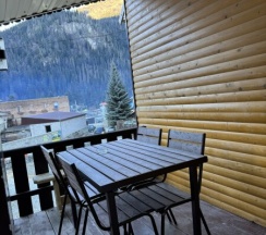 Двухместный номер с 2 односпальными кроватями и общей ванной комнатой в Лотос