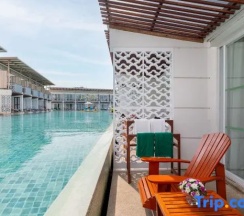 Трёхместный номер Deluxe с балконом в The Briza Beach Resort Khaolak