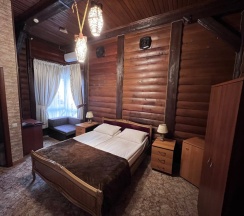 Двухместный номер категории "Супериор-Ракни" с двуспальной кроватью, с возможностью одного дополнительного места. в Викинг