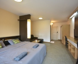 Номер Deluxe с балконом в LOFT Salaya
