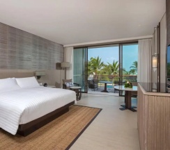 Номер с балконом и с видом на сад в Phuket Marriott Resort And Spa, Nai Yang Beach