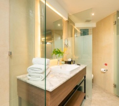 Двухместный номер Deluxe с балконом двуспальная кровать в Dewa Phuket Resort & Villas