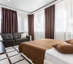 Большой двухместный номер с диваном в Мирталь