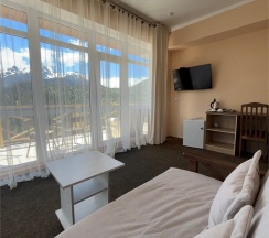 Люкс с панорамным видом на горы в Шатун