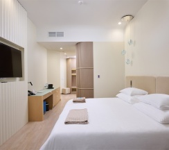 ДЖУНИОР СЮИТ С ТЕРРАСОЙ СТИХИЯ ВОДЫ в Ostrova