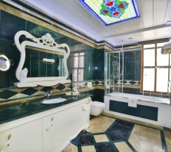 Двухместный люкс Mansion Premium с видом на море двуспальная кровать в Отель Seven Hills Palace