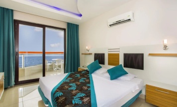 Номер семейный с видом на море в Kleopatra Ada Beach Hotel