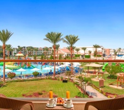 Двухместный номер Deluxe с видом на бассейн двуспальная кровать в Pickalbatros Dana Beach Resort - Hurghada