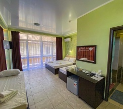 Четырёхместный номер "Комфорт" в Krystall