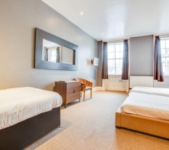 Четырёхместный номер Standard в Somerset Hotel Baker Street London