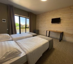 Трёхместный номер Classic с балконом в Абаза