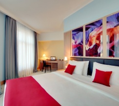 Люкс с балконом в Golden Tulip