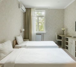 Сьюит трехкомнатный с двумя спальнями без балкона вид на парк в Кавказ