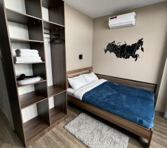 Номер делюкс семейный с 1 односпальной и 1 двуспальной кроватью в Pallada