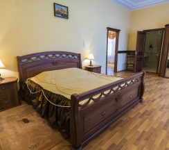 Апартаменты трехкомнатные с двумя спальнями, гостиной. в Княжна Мери